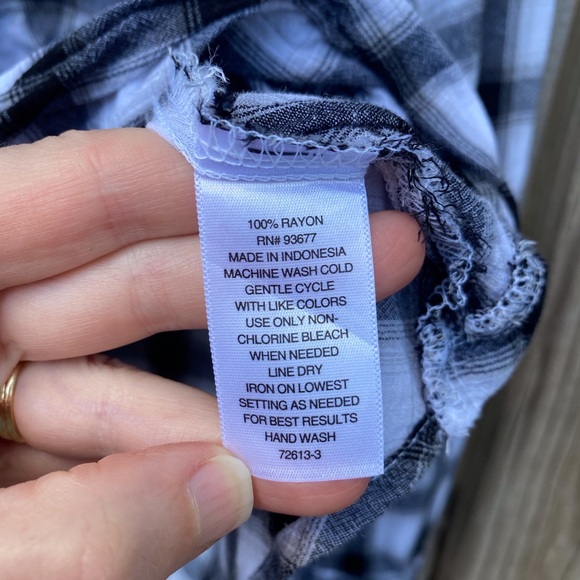 Black and White Knotted Front Plaid Blouse - Picture 4 of 6